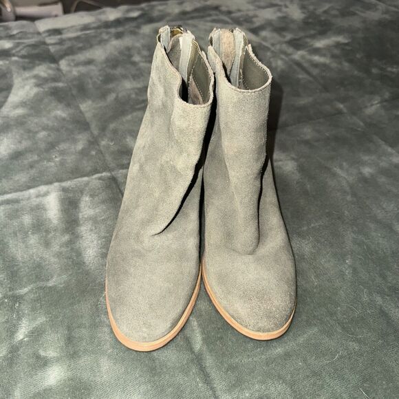 Urban Outfitters Women's Ankle Boots Sz 6 Moss Green Suede Block Heel Back Zip - Picture 3 of 8